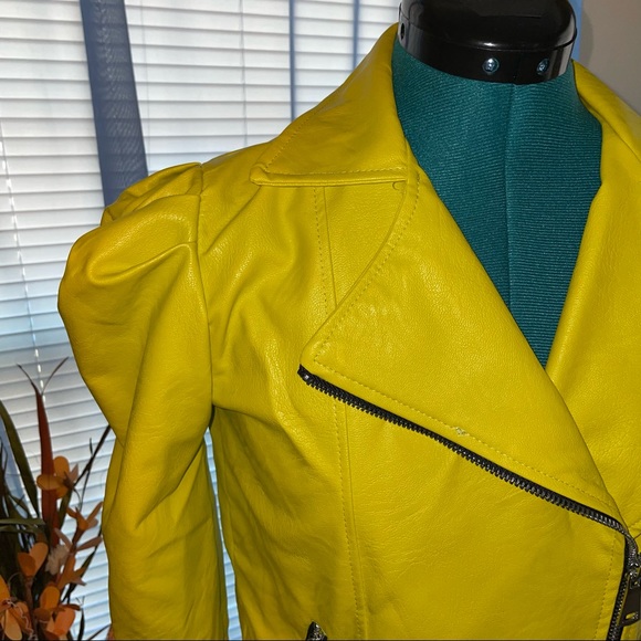 FabulouslyFitted - Lime Green Quarter Sleeve Shirt Jacket - Picture 2 of 5